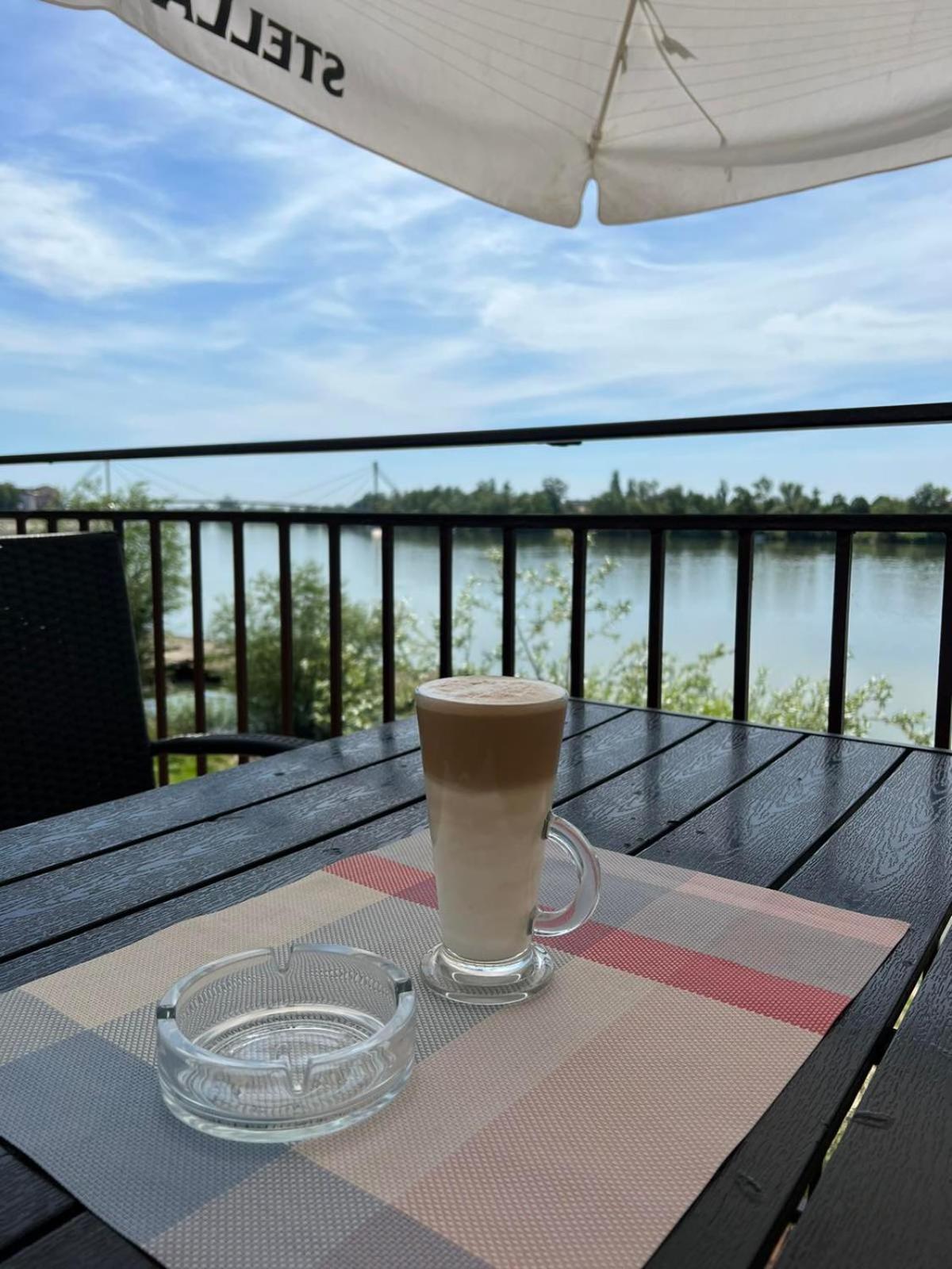 B&B Posejdon Sremska Mitrovica Esterno foto
