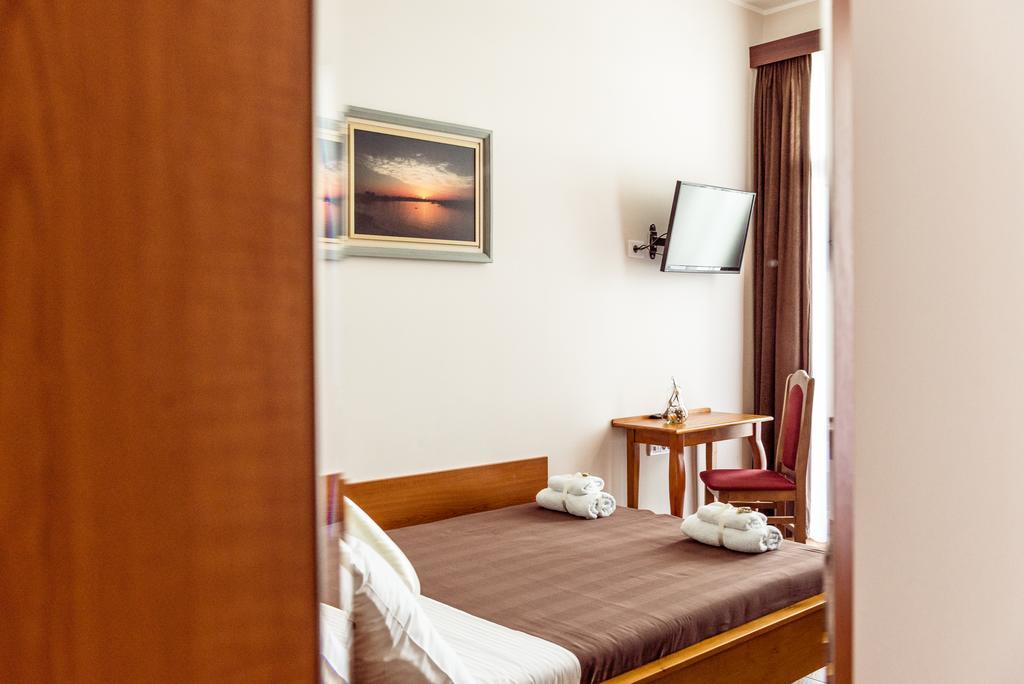 B&B Posejdon Sremska Mitrovica Esterno foto