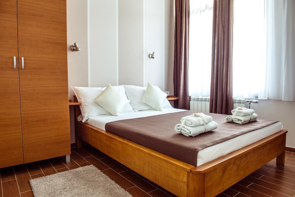 B&B Posejdon Sremska Mitrovica Esterno foto