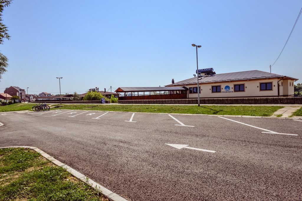 B&B Posejdon Sremska Mitrovica Esterno foto