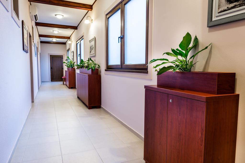 B&B Posejdon Sremska Mitrovica Esterno foto