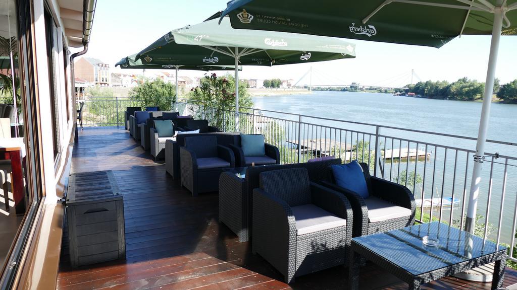 B&B Posejdon Sremska Mitrovica Esterno foto
