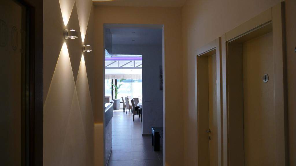 B&B Posejdon Sremska Mitrovica Esterno foto