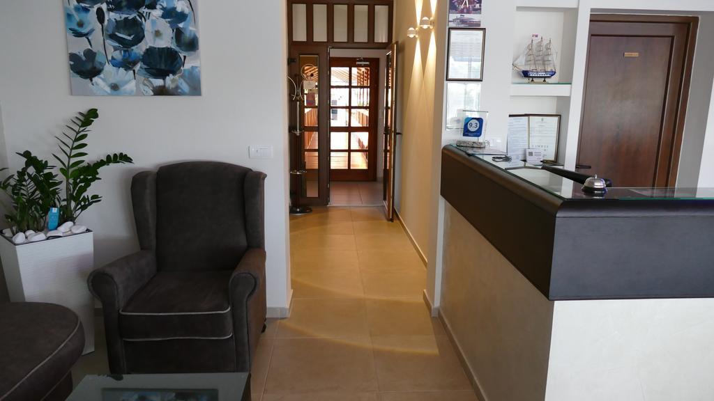 B&B Posejdon Sremska Mitrovica Esterno foto
