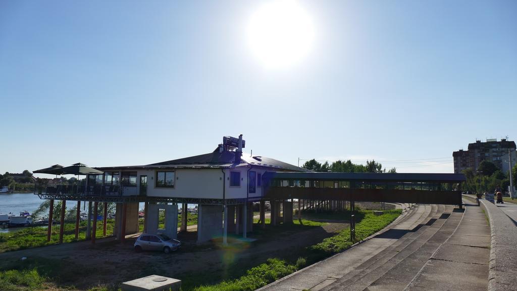 B&B Posejdon Sremska Mitrovica Esterno foto