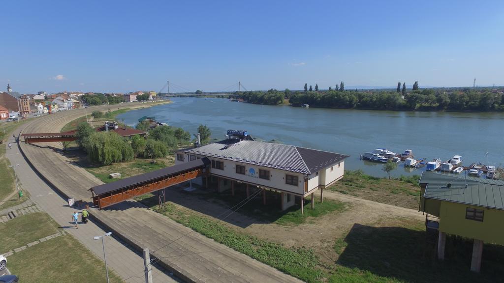 B&B Posejdon Sremska Mitrovica Esterno foto