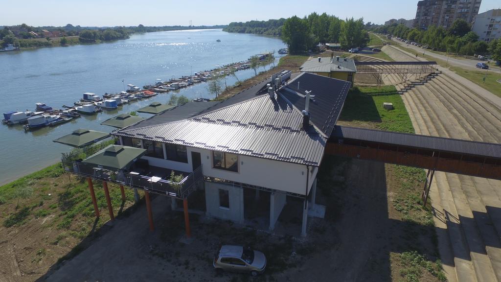 B&B Posejdon Sremska Mitrovica Esterno foto